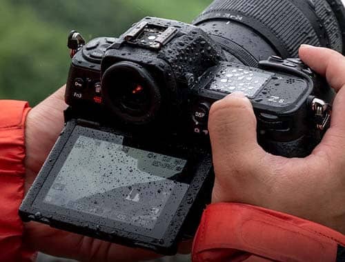 Nikon Z8 Cámara Digital con lente 24-120mm con la pantalla abierta