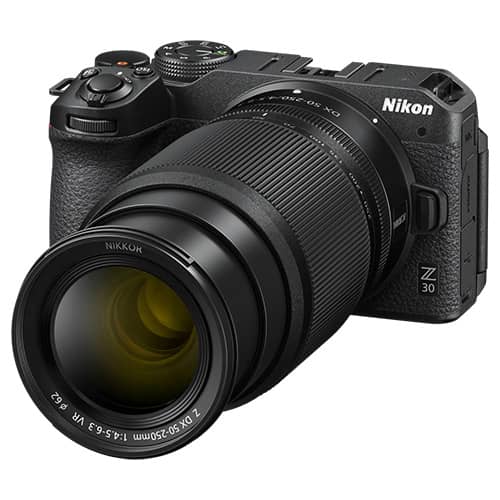 Nikon Z30 Cámara Digital sin espejo con lente 50-250mm vista de perfil