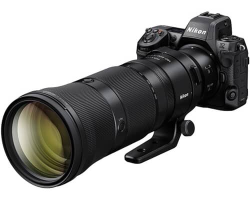 Nikon Objetivo NIKKOR Z 180-600 mm montado en cámara digital