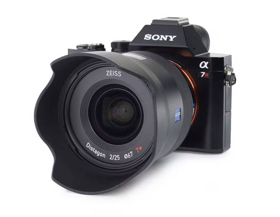 Cámara Sony con lente Batis 25mm f/2 CF