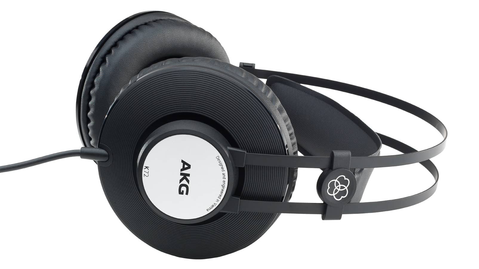 Audífonos cerrados AKG K72 vista lateral en una mesa Audífonos AKG K72 vista lateral en una mesa
