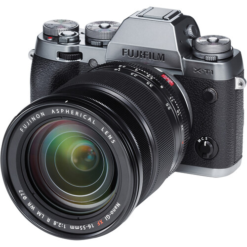 Detalle de los distintos componentes del Lente XF 16-55 mm f/2.8 R LM WR montado en una cámara Serie X de Fuji