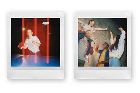 Dos fotos cuadradas impresas con la Instax Square SQ1 Cámara de Película Instantánea