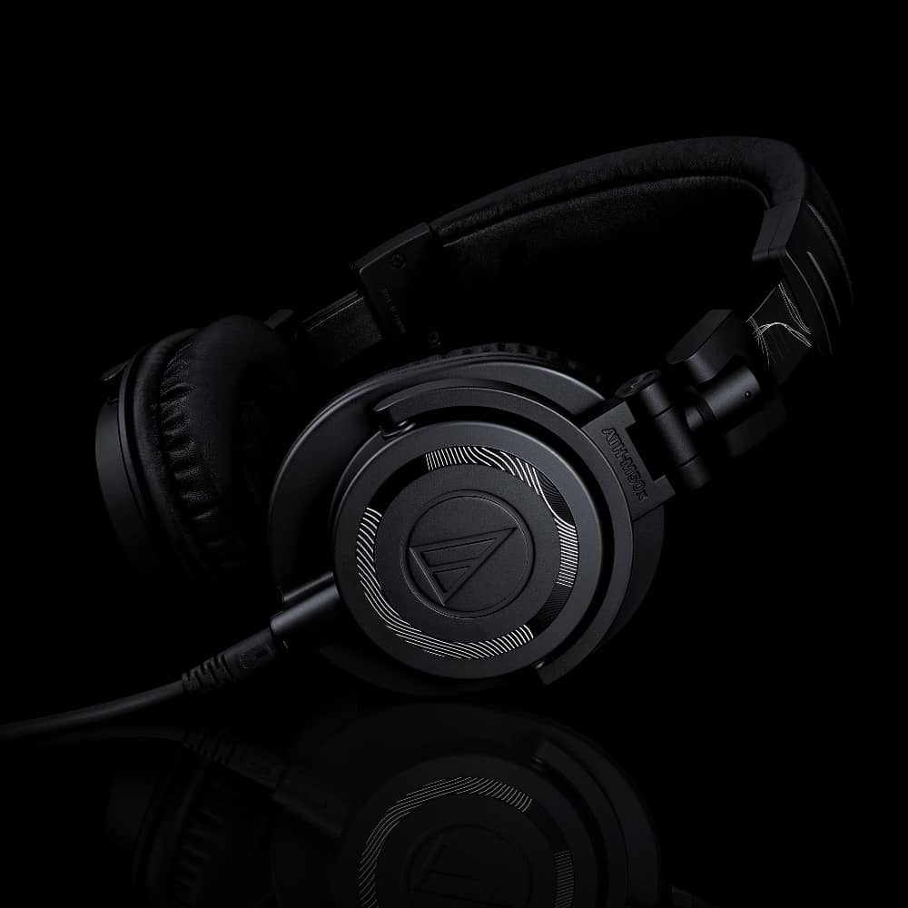 Audio-Technica ATH-M50x ENSO Edición Limitada Audífonos de Monitoreo vista lateral Audio-Technica ATH-M50x ENSO Edición Limitada Audífonos de Monitoreo vista lateral