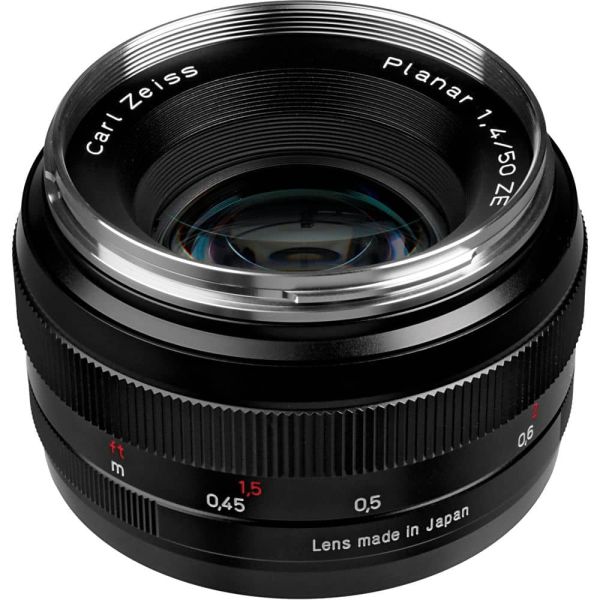 Kit Blackmagic Design Pocket Cinema Camera 6K y Objetivo ZEISS Planar T* 50mm f/1.4 ZE para Canon EF