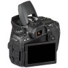 Canon EOS 90D Cámara DSLR solo cuerpo, pantalla abierta y flash abierto vista posterior