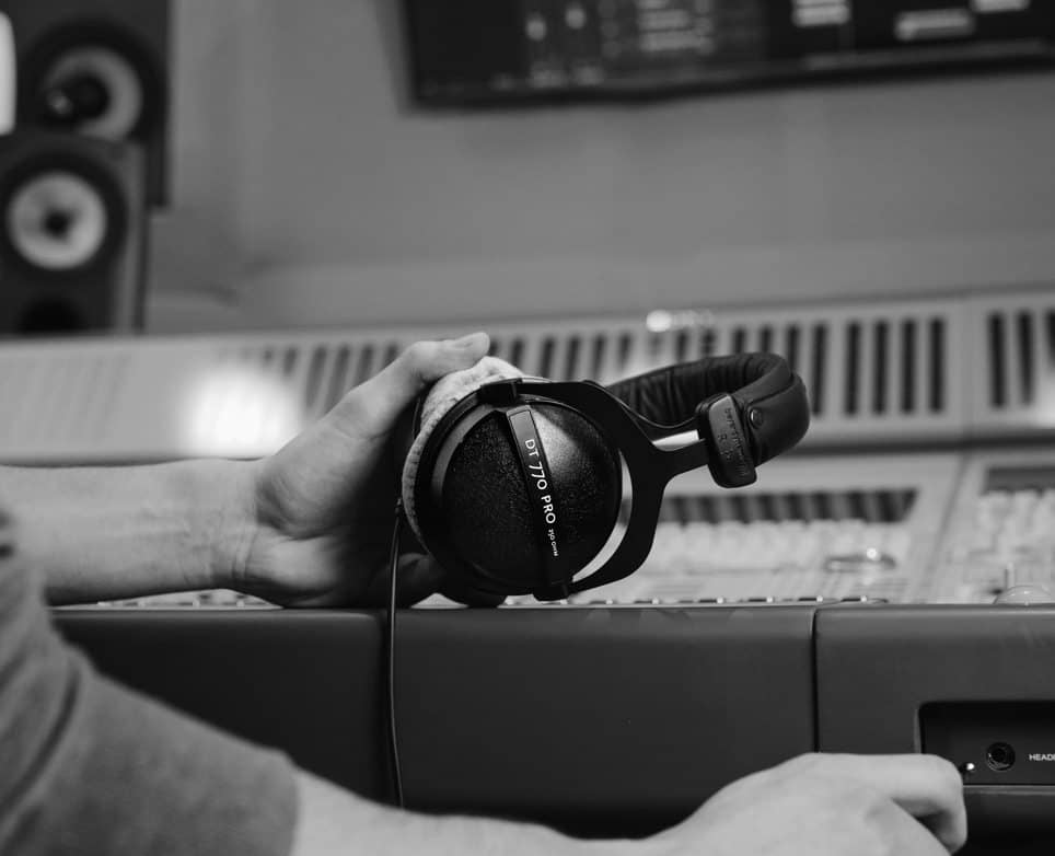 Usando los audífonos DT 770 PRO 80 Ohms en una consola de audio Usando los audífonos DT 770 PRO 80 Ohms en una consola de audio