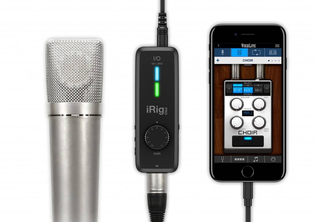 iRig Pro I/O conectado a un micrófono y iPhone