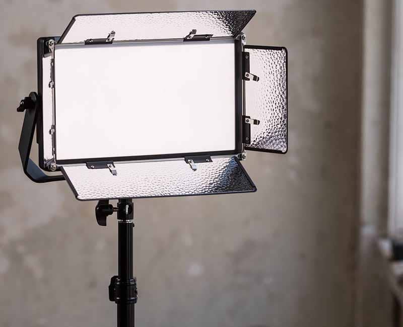 Lyra LWX5 Half Luz LED encendida en un estudio