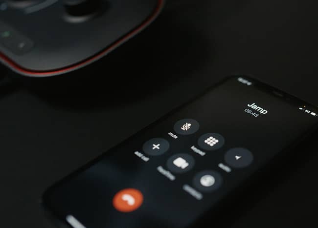 Interface Vocaster Two conectada a un teléfono móvil