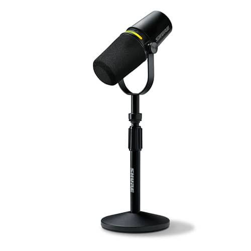 Shure MV7+ Micrófono Podcast XLR/USB (Negro) montado en una base de escritorio