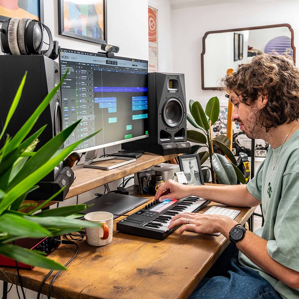 Editor de audio utilizando el Novation Launchkey Mini 25 MK4
