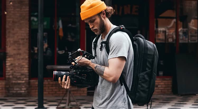 Camarógrafo usando YoloBox Mini